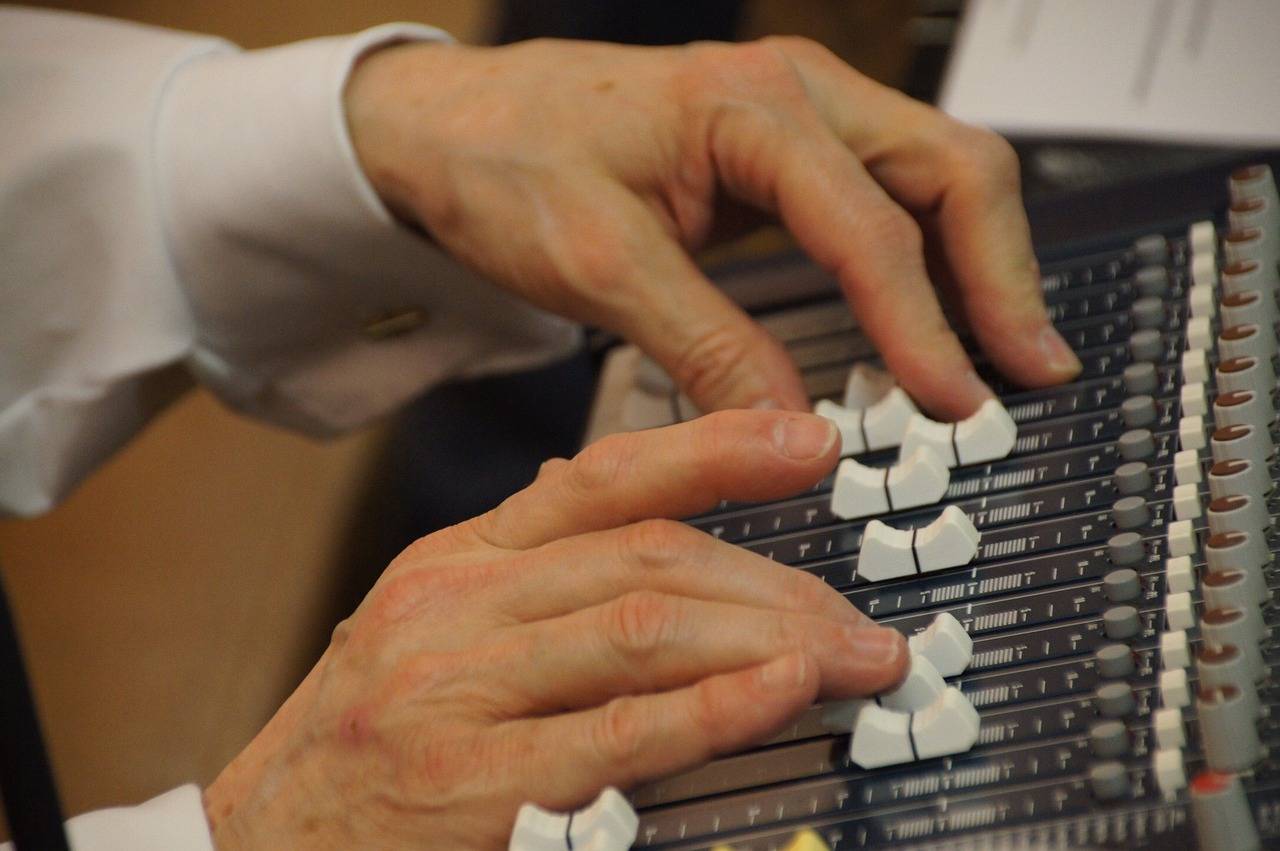 Review: Advances in Virtual Reality Exposure Therapy for PTSD